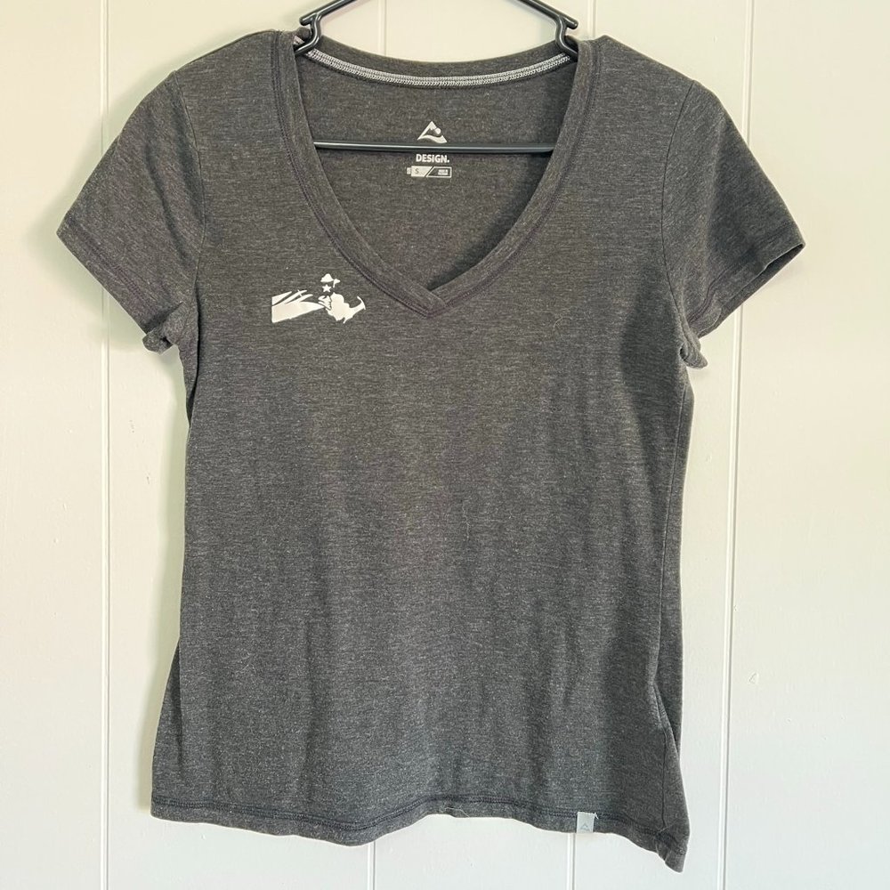 Custom Made Patriots /  State of MASS Logo Gray T-Shirt, Size Small, V-Neck